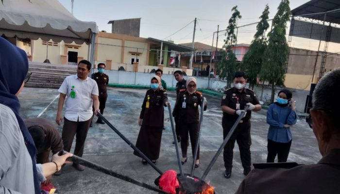 Kajari Sidrap Pimpin Pemusnahan Sejumlah Barang Bukti