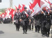 H -1 HUT RI, Brimob Parepare Kibarkan Bendera Merah Putih sebanyak 78 Bendera dengan berjalan kaki