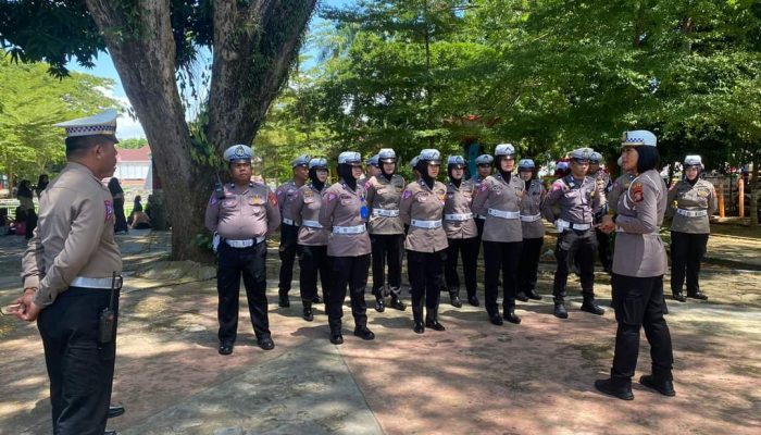 Kasat Lantas Polres Bone Pimpin Pengamanan Gerak Jalan