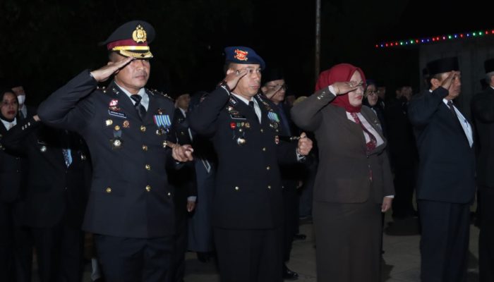 Kapolres Parepare Hadiri Apel Kehormatan dan Malam Renungan Suci di TMP Parepare