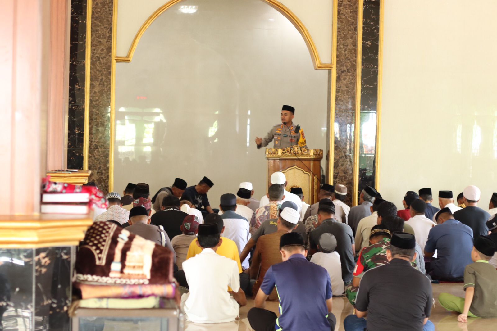 Safari Jumat di Masjid Al - Furqon Jerae, Kapolres Soppeng Imbau Jamaah Sambut Tahapan Pemilu Dengan Bijak Bermedsos