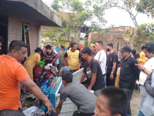 Kompol Andi Mahdin Turunkan Personel Membantu Warga Yang Rumahnya Kebakaran