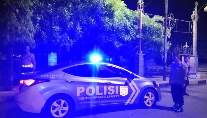 Menyasar Titik Rawan Kejahatan, Polsek Watang Sawitto Laksanakan Patroli Blue Light