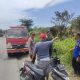 Gerak Cepat Kapolsek Pitumpanua Bersama Damkar Padamkan Kebakaran Lahan di Desa Tallesang