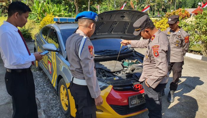 Usai Pimpin Apel Pagi, Kapolsek Sabbangparu Cek Sikap Tampang serta Pemeriksaan Kendaraan dan Senpi Personel