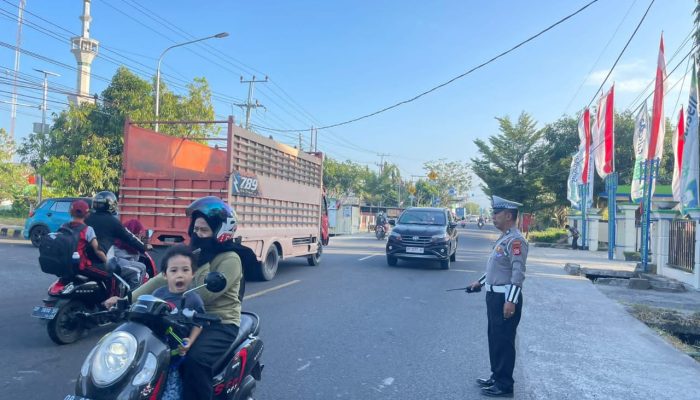 Sat Lantas Polres Pinrang Rutin Laksanakan PAM Gatur Lalin di Pagi Hari