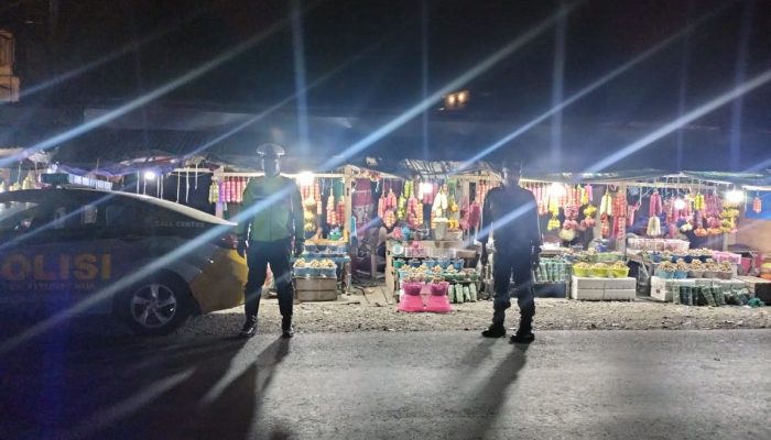Jaga Kamtibmas, Kapolsek Pitumpanua Pimpin Patroli Blue Light