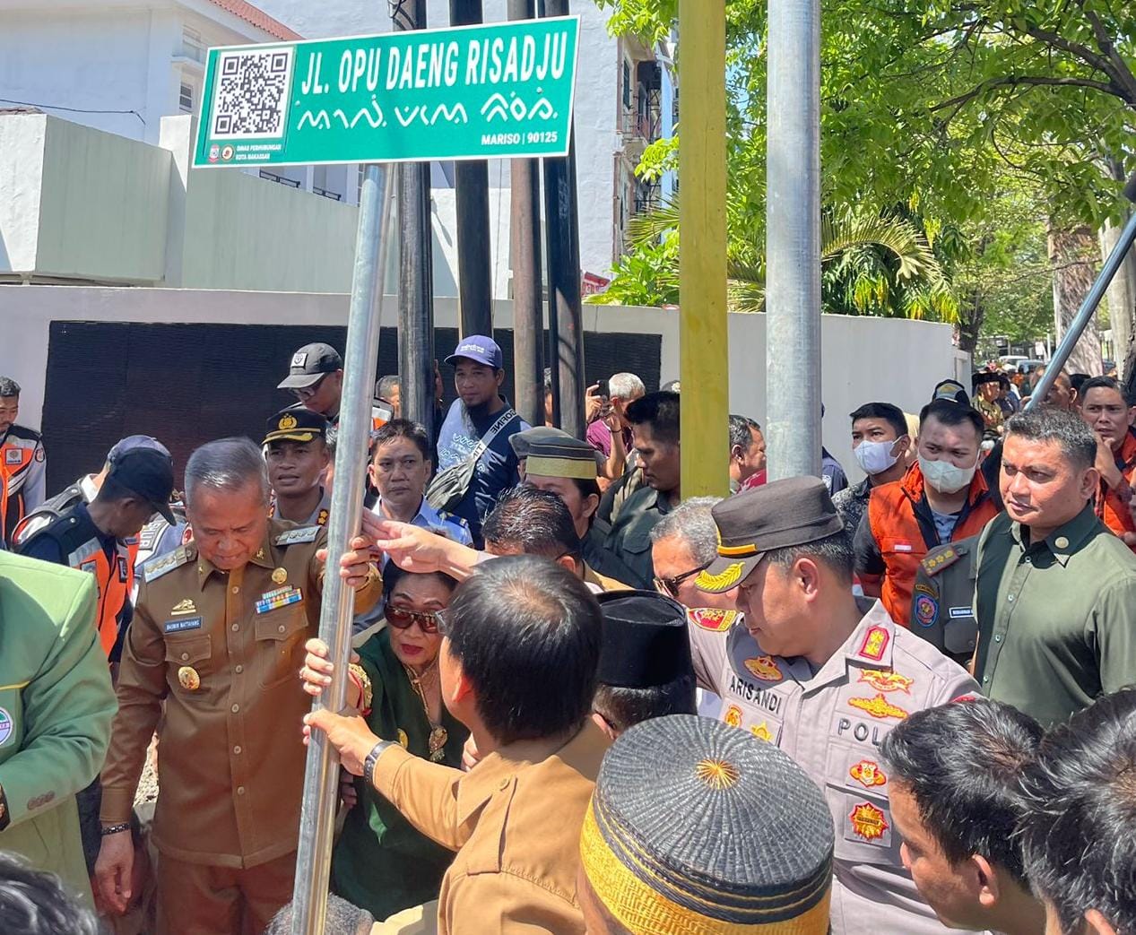 Kapolres Luwu Hadiri Pergantian Nama Jalan Cenderawasih Menjadi Jalan Opu Daeng Risaju di Makassar