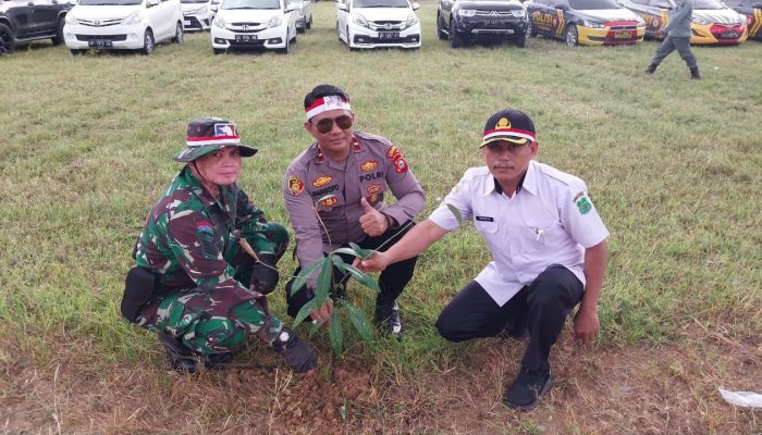 Menghijaukan Sidrap: Peran Sentral Danpos Ramil 05 Pitu Riase dalam Kegiatan Polri Lestarikan Negeri