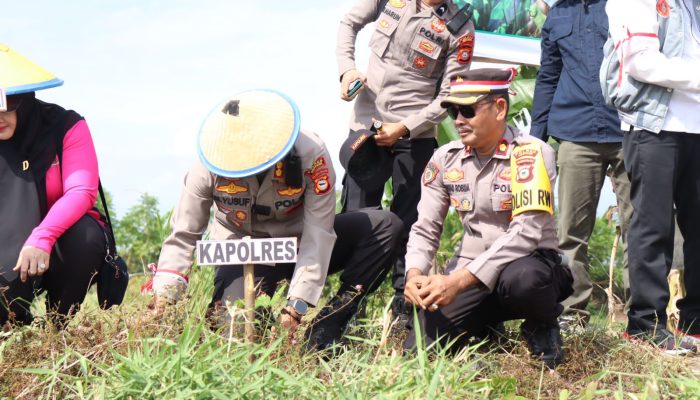Polri Lestarikan Negeri, Polres Soppeng Gelar Tanam Pohon Serentak