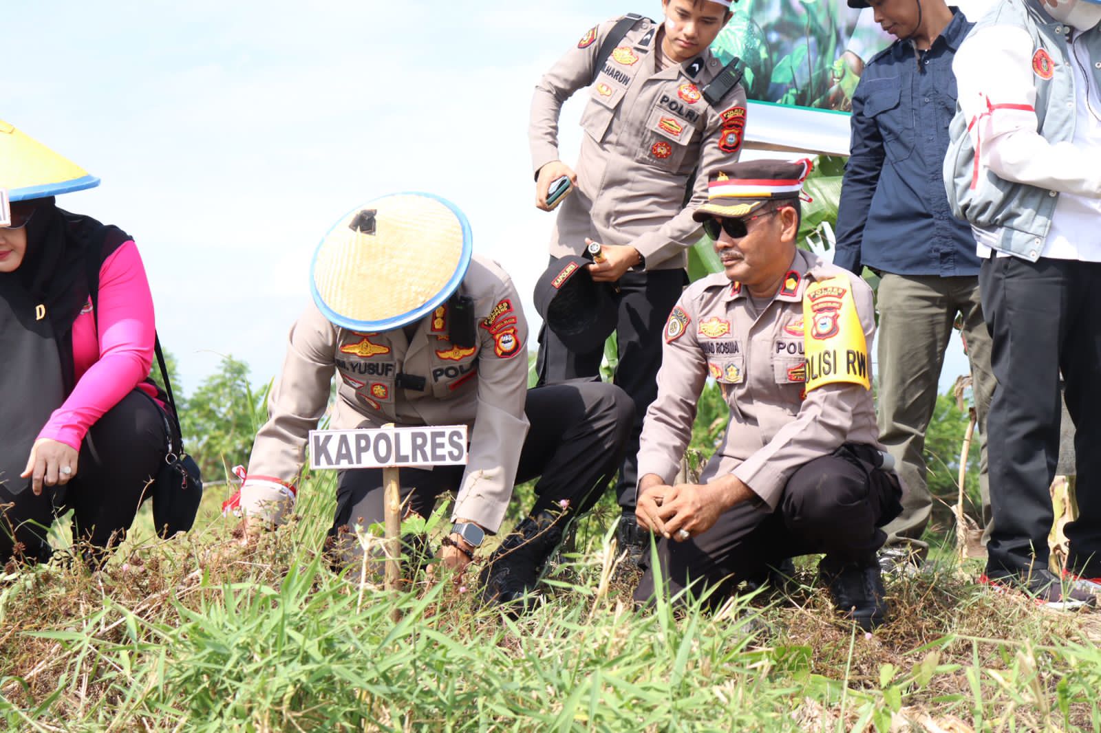 Polri Lestarikan Negeri, Polres Soppeng Gelar Tanam Pohon Serentak