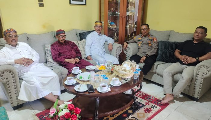 Kapolsek Pitumpanua Polres Wajo Melakukan Silaturahmi Dengan Ketua PWI H. Rukman Nawawi