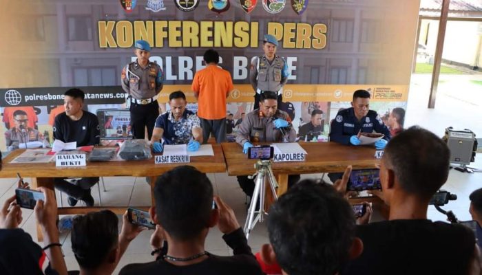 Polres Bone Gelar Konferensi Pers Kasus Pembunuhan di Dusun Bekku Desa Paccing