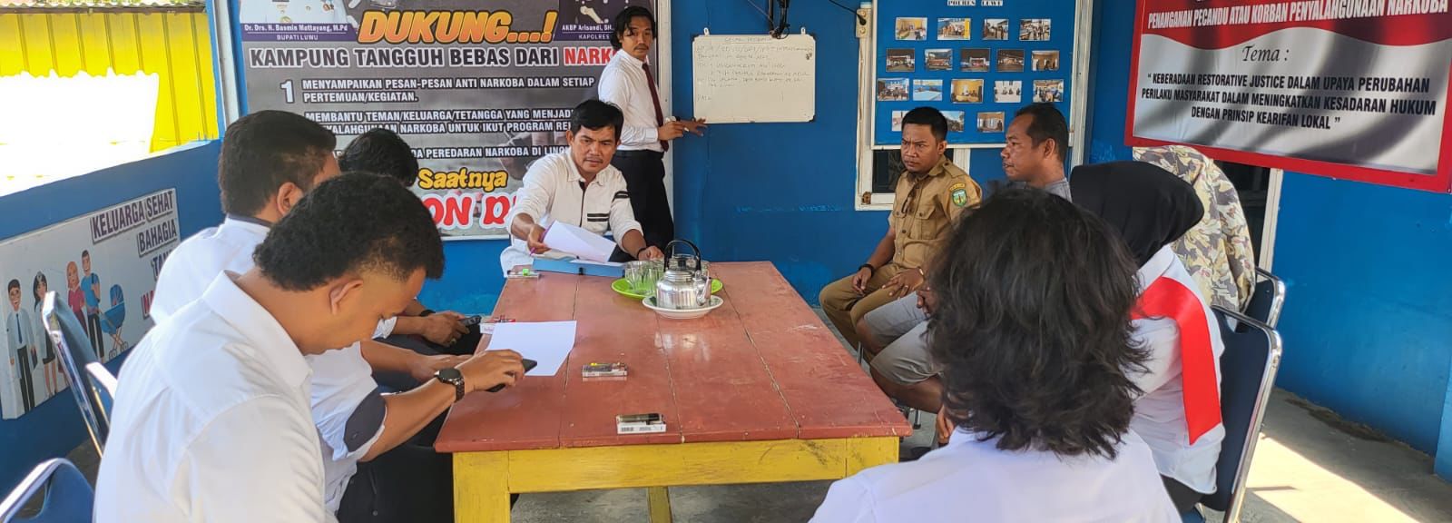 Satres Narkoba Polres Luwu Sosialisasi Penanganan Perkara di Posko Kampung Tangguh Bebas Narkoba, Iptu Abdianto : Posko Ini Merupakan Tempat Diskusi Bersama