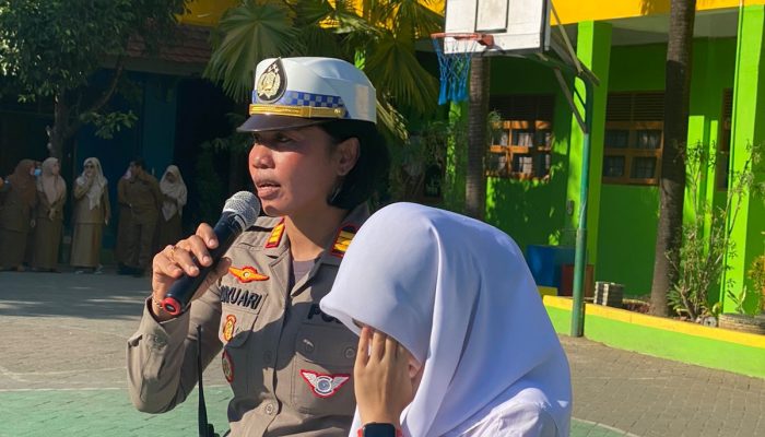 Pimpin Upacara Di SMA 1 Gowa, Kasat Lantas Polres Gowa Sosialisasi Pelaksanaan Operasi Zebra Pallawa 2023
