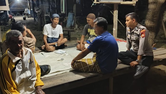 Antisipasi Terjadinya Gangguan Kamtibmas, Personel Polsek Belawa Polres Wajo Melaksanakan Patroli Blue Light