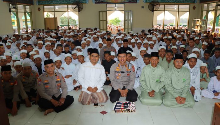 Safari Subuh di Ponpes Yasrib, Kapolres Soppeng Silaturahmi Bersama Santri dan Santriwati