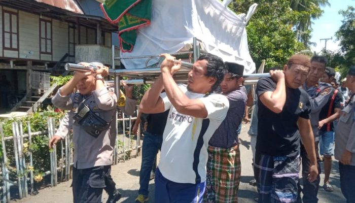 Orang Tua Anggota Meninggal Dunia, Personil Polsek Lembang Melayat ke Rumah Duka