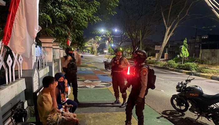 Mencegah Terjadinya Niat dan Kesempatan Para, Pelaku Kejahatan Personil Sat Samapta Gelar Kegiatan Patroli Blue Light