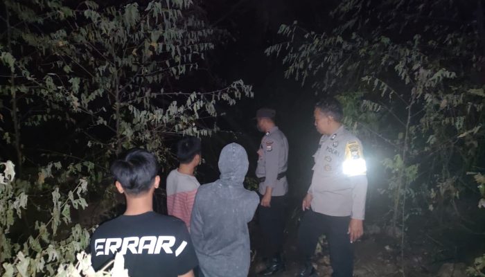Gerak Cepat, Polsek Watang Pulu Polres Sidrap Bersama Inkait Padamkan Titik Api di Gunung Lawawoi