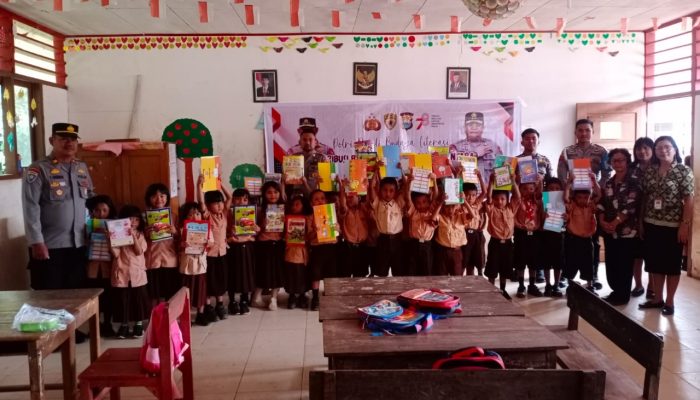 Rawat Budaya Literasi, Polres Toraja Utara Distribusikan Ribuan Buku Tulis dan Buku Bacaan