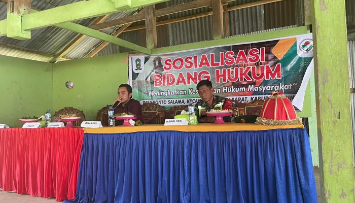 Kanit Tipikor Polres Sinjai Selaku Pemateri Sosialisasi Bidang Hukum di 2 Desa Kecamatan Sinjai Barat