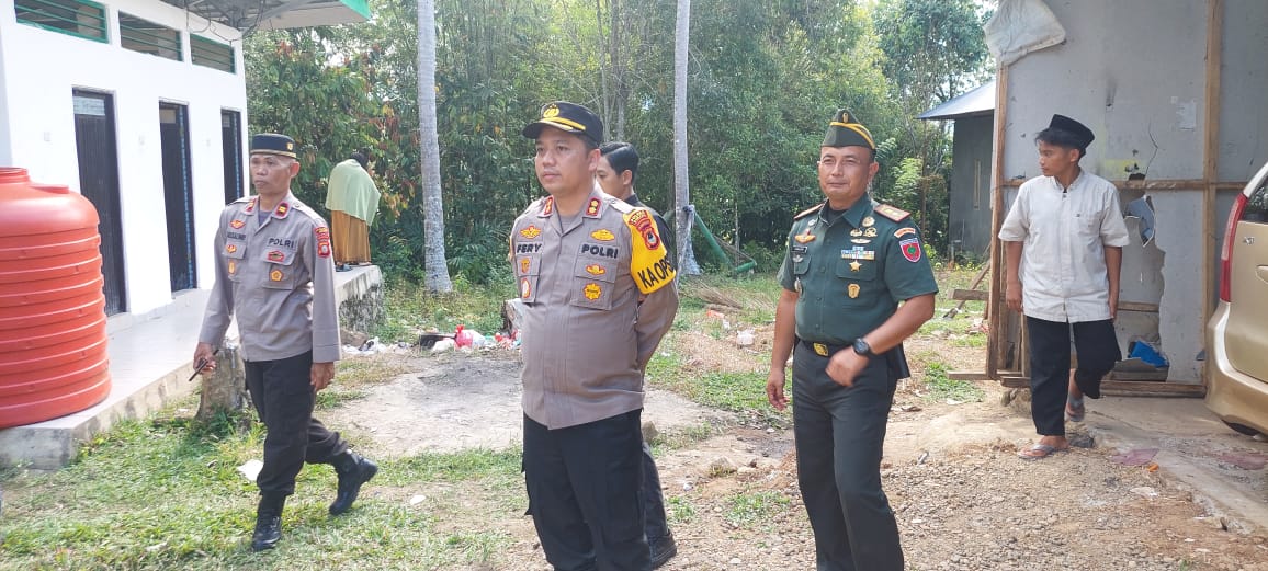 Wujud Sinergi TNI-Polri , Kapolres Dan Dandim Sinjai Kompak Menyalurkan Bantuan Air Bersih Ke Pesantren