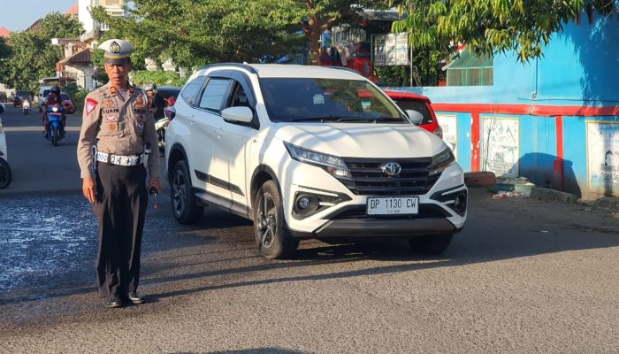 Personil Unit Lalulintas Polsek Watang Sawitto Lakukan PAM Gatur Lalin