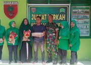 Beras dan Telur dari Koramil Maritengngae Sidrap Mengisi Jumat Berkah