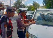 Hari ke-5 Ops Zebra, Sat Lantas Polres Sinjai Lakukan Kampanye Tertib Lalin dan Bagi Brosur ke Pengendara.