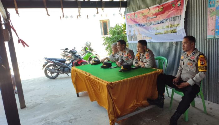 Wakapolsek Watang Sawitto Pimpin Pelaksanaan Jumat Curhat di Kelurahan Sipatokkong