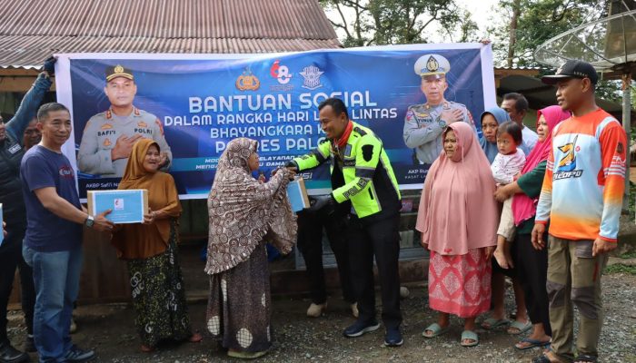 HUT Lalulintas Bhayangkara Ke 68, Kapolres Palopo Salurkan Bantuan Ke Kaum Duafa