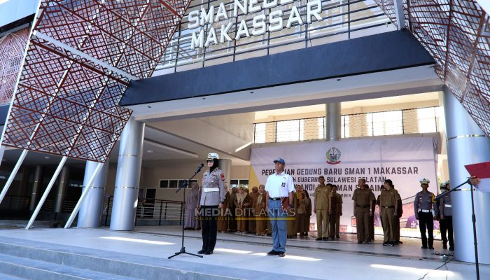 Ditlantas Sulsel dan jajaran serentak melaksanakan program Police Goes to School