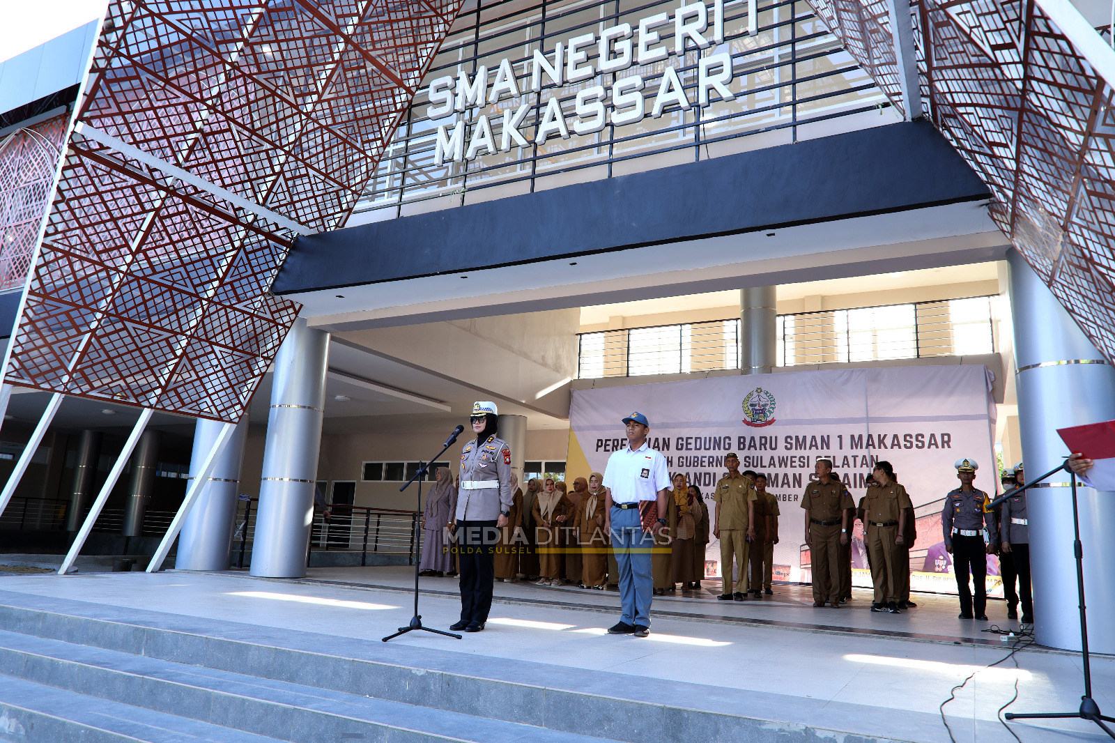 Ditlantas Sulsel dan jajaran serentak melaksanakan program Police Goes to School