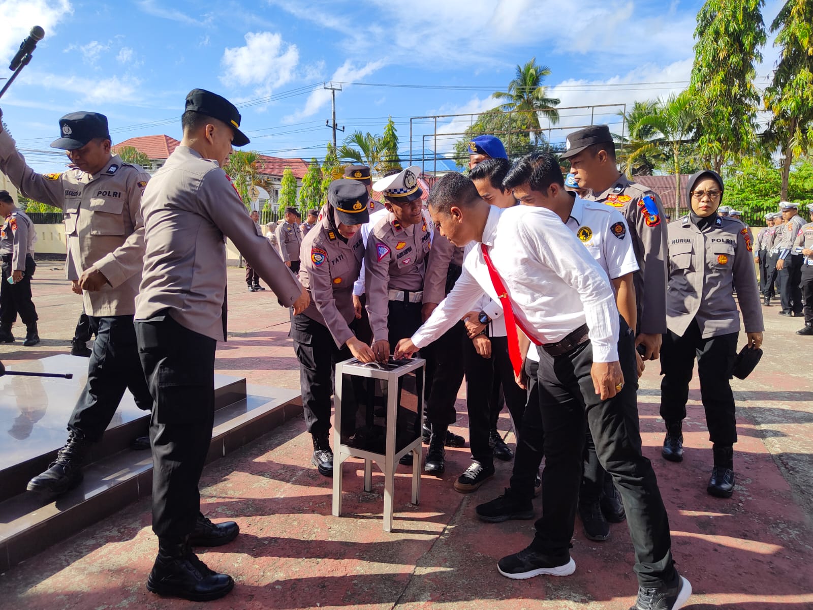 Personel Polres Sinjai Rutin Sisihkan Sedikit Rezekinya Untuk Bantu Sesama