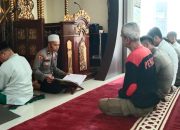Pembacaan Ayat Suci Al-Qur’an dan Terjemahannya Usai Sholat Dhuhur di Polres Sinjai Terus Berlanjut