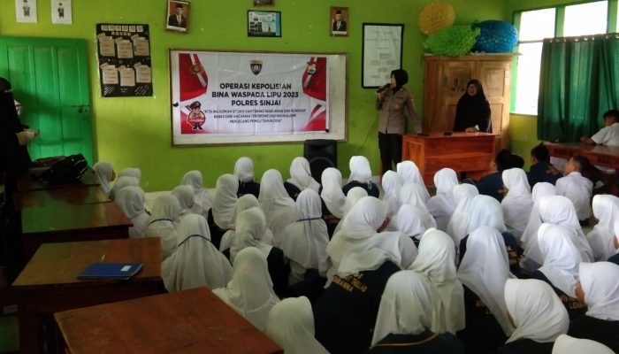 Hari Terakhir Ops Bina Waspada, Kasat Binmas Polres Sinjai Berikan Penyuluhan di MTS Mursyidut Thullab Lembanna