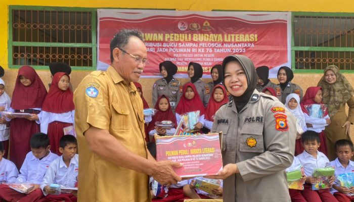 Polres Wajo Peduli Literasi, Polwan Salurkan Buku Sampai Pelosok Nusantara