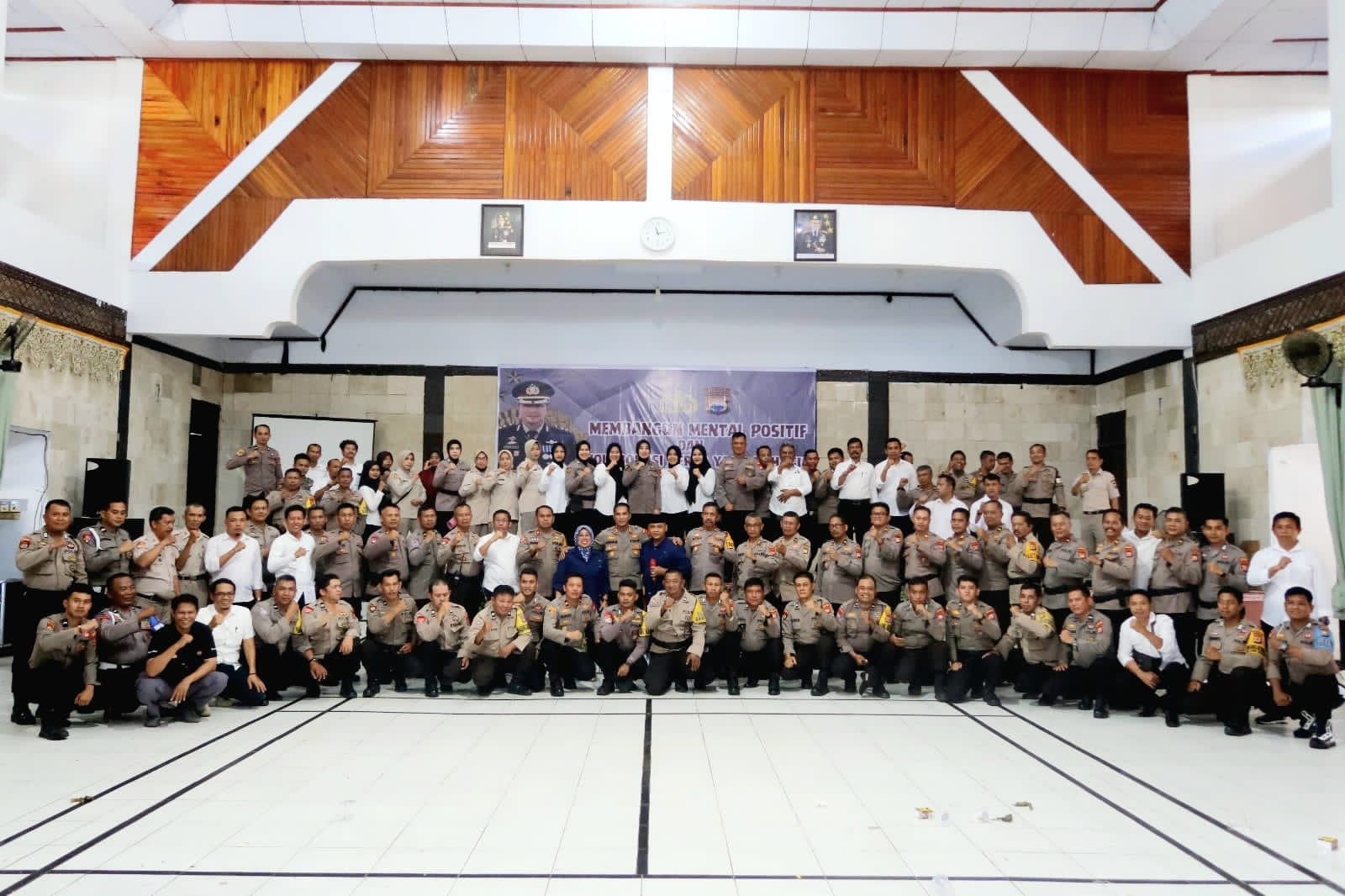 Polres Parepare Gelar Seminar Membangun Mental Positif Dan Kolaborasi Kerja Yang Bahagia