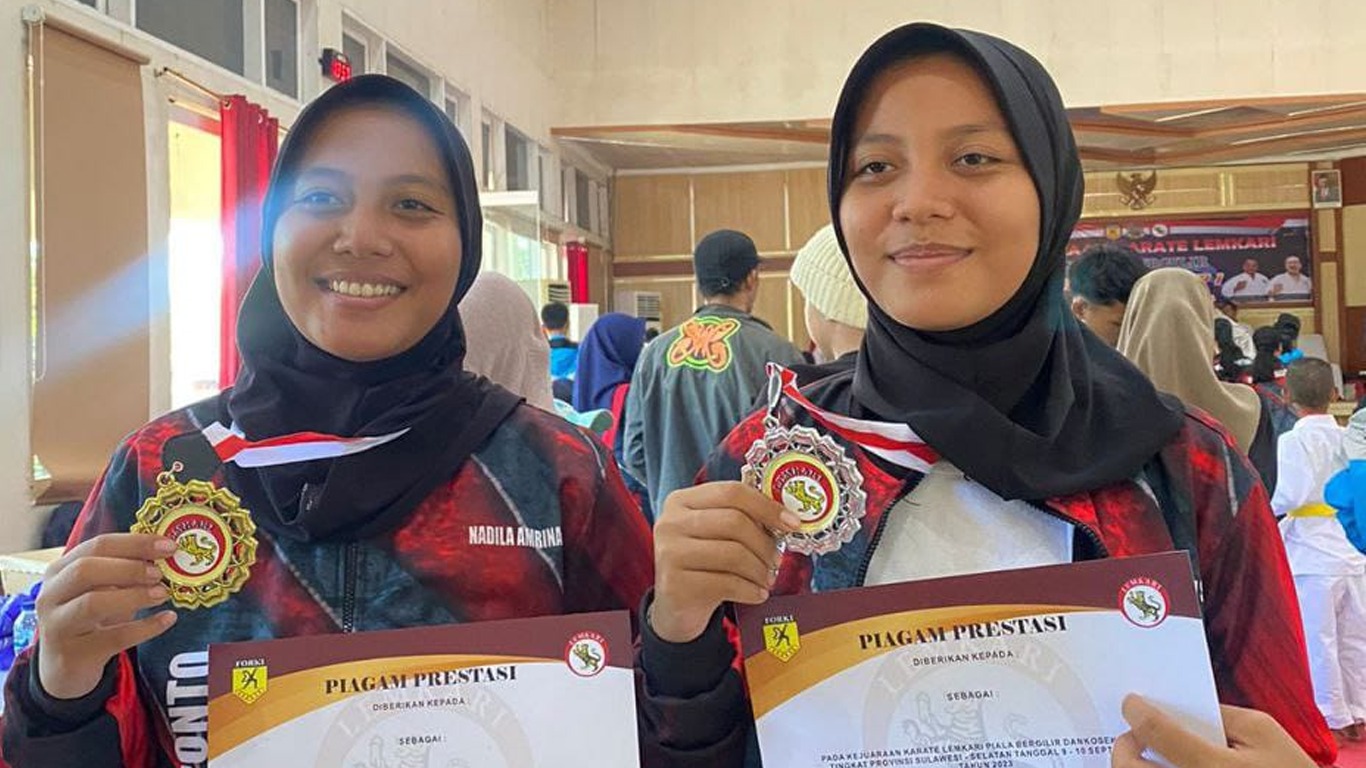 Nadila Amrina S dan Nabila Amraini S: 'Si Kembar' Berprestasi di Kejuaraan Karate Lemkari Sulsel