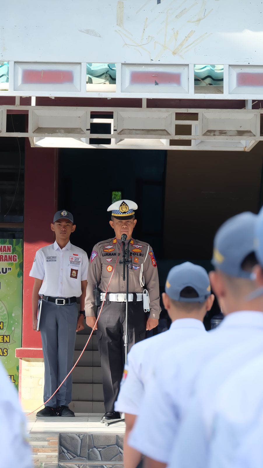Kasat Lantas Polres Pinrang Jadi Pembina Upacara di Sejumlah Sekolah, Bacakan Amanat Dirlantas Polda Sulsel