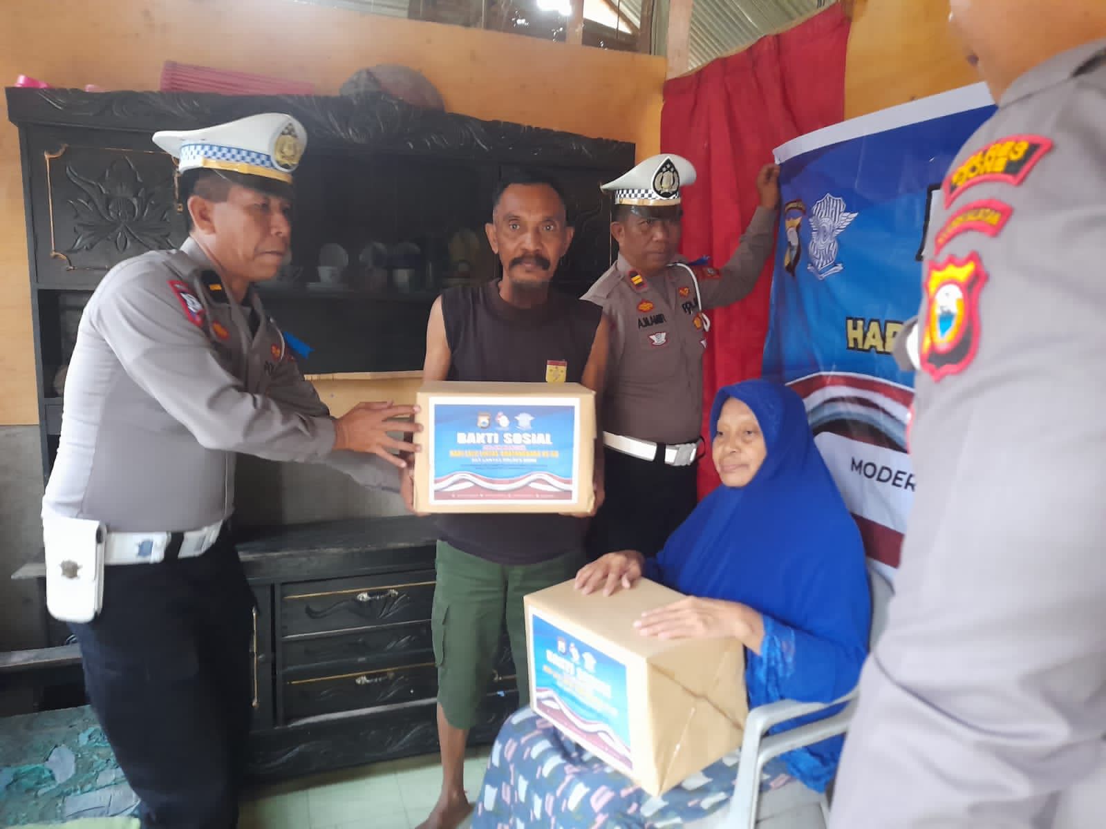 Peringati Hari Lalu Lintas Bhayangkara ke-68, Satlantas Polres Bone Gelar Baksos