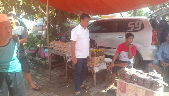 Ciptakan Kamtibmas Tetap Aman dan Kondusif, Personel Polsek Sajoanging Polres Wajo Pengamanan di Pasar Salobulo