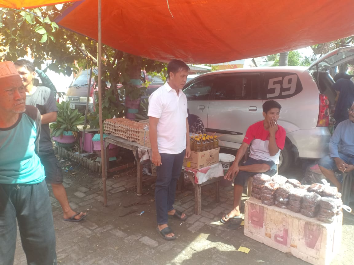 Ciptakan Kamtibmas Tetap Aman dan Kondusif, Personel Polsek Sajoanging Polres Wajo Pengamanan di Pasar Salobulo