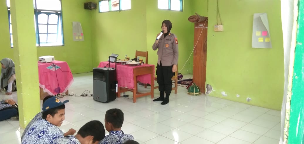 Stop Bullying! Kasat Binmas Polres Sinjai Sosialisasi di SMP Negeri 1 Sinjai