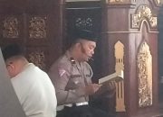 Secara Rutin Personel Polres Sinjai Baca Al-Qur’an dan Terjemahannya Usai Sholat Dhuhur
