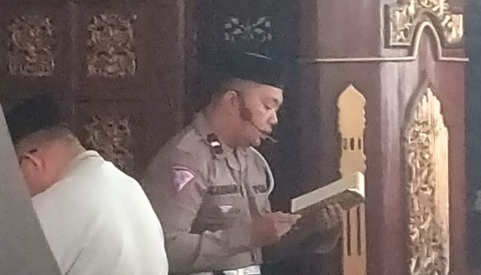 Secara Rutin Personel Polres Sinjai Baca Al-Qur’an dan Terjemahannya Usai Sholat Dhuhur