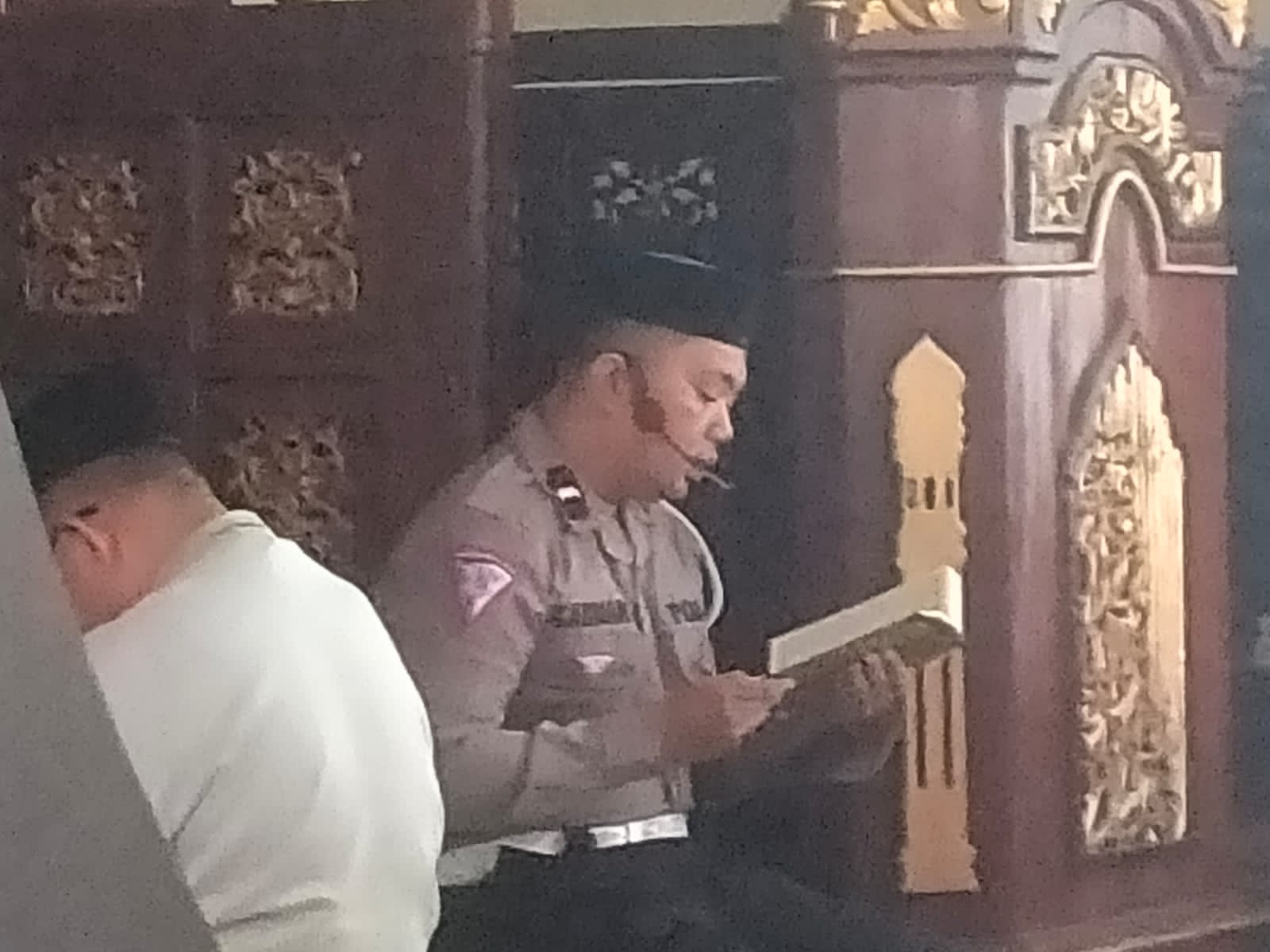 Secara Rutin Personel Polres Sinjai Baca Al-Qur'an dan Terjemahannya Usai Sholat Dhuhur