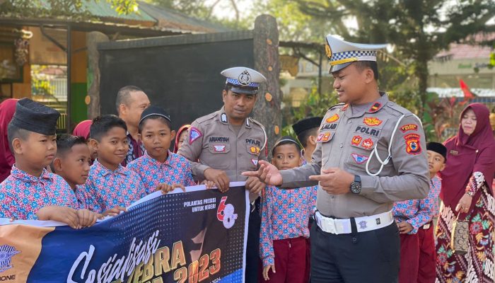 Tanamkan Tertib Berlalu Lintas Sejak Dini, Polantas Bone Edukasi Pelajar SD di Hari Ke-10 Ops Zebra