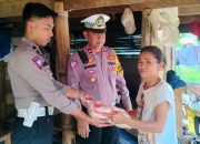 Sambut HUT Lalu Lintas Bhayangkara ke-68, Sat Lantas Polres Toraja Utara Berikan Bantuan Sembako Kepada Warga